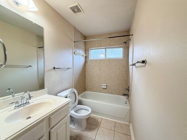 Building Photo - 1528 Mesa Verde Dr