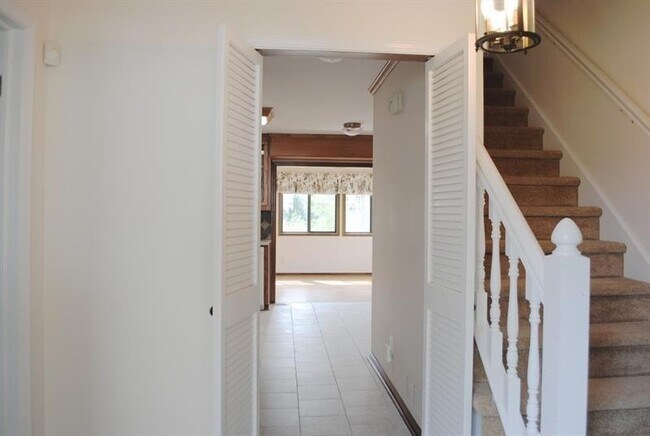 Building Photo - 1407 Independence Way