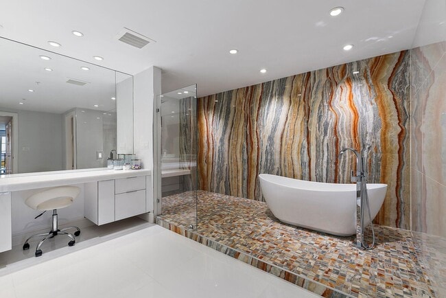 Building Photo - 155 S Ocean Ave