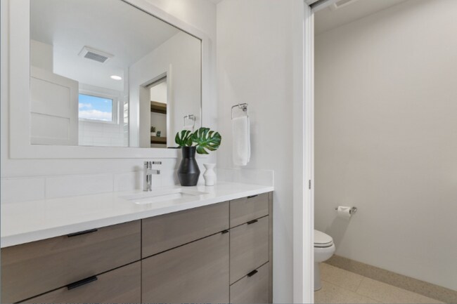 Building Photo - Modern 3 Bed Townhouse in Seattle | 2 Bath $3,800!!