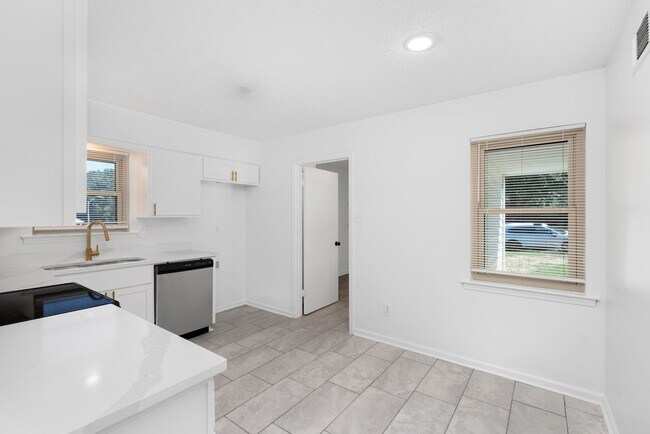 Building Photo - 3 bedroom, 2 bath recently renovated in Southaven