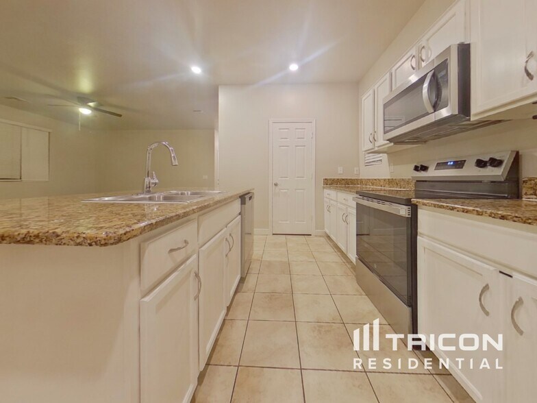 Building Photo - 16221 W La Ventilla Way