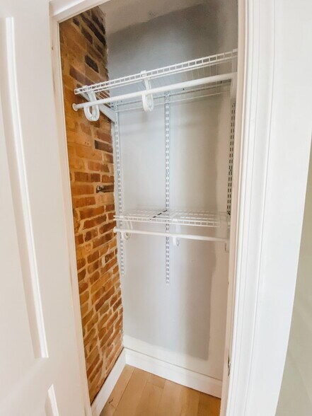 Building Photo - 1413 Anchor St