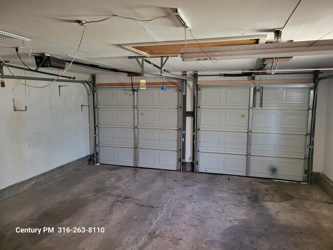 Building Photo - 2440 N Clarence Ave