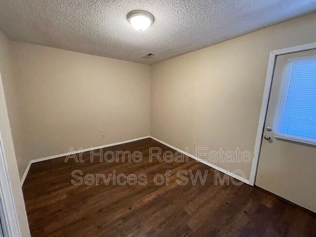 Building Photo - 510 W Scott St