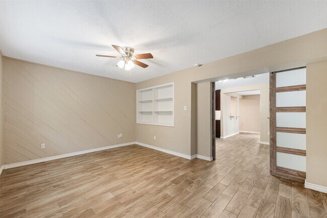 Building Photo - 7422 Oriole St