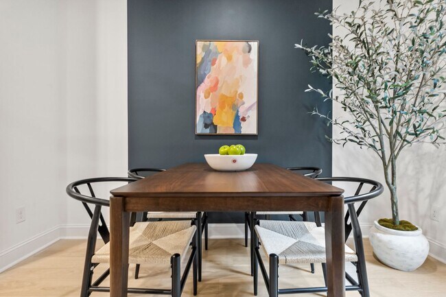 Building Photo - Modern 3-Bed, 2.5-Bath Townhome Now Offering $1000