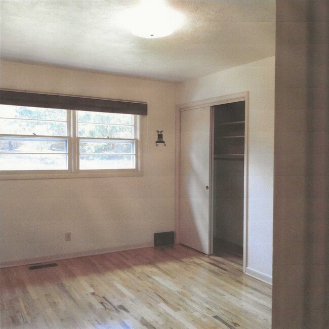 Building Photo - Available August 6th: Must See Mid Century...