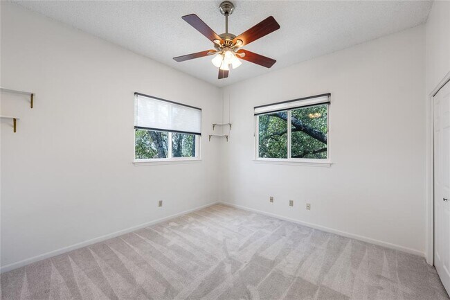 Building Photo - 7203 Desert Rose Cove