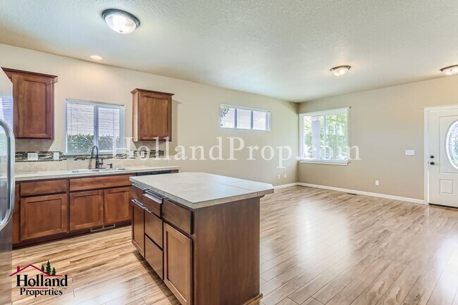 Building Photo - Wonderful home in Forest Grove near College