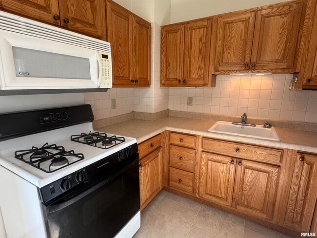 Building Photo - 2246 Bellevue Ave