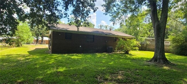 Building Photo - 415 E Banyan St