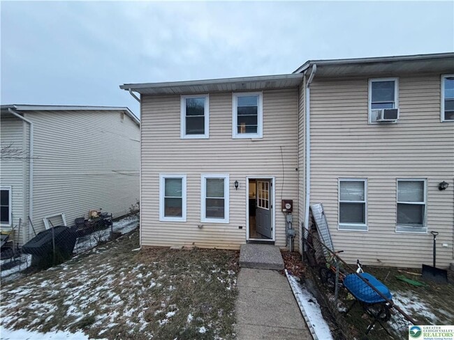 Building Photo - 2870 Klein St