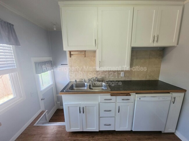 Building Photo - 312 Goethals Dr