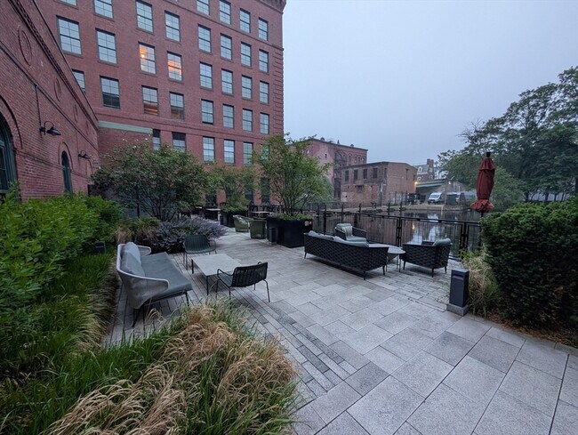 Building Photo - 1245 Adams St