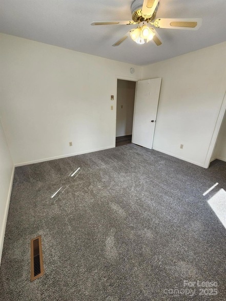 Building Photo - 208 Cliffside Dr