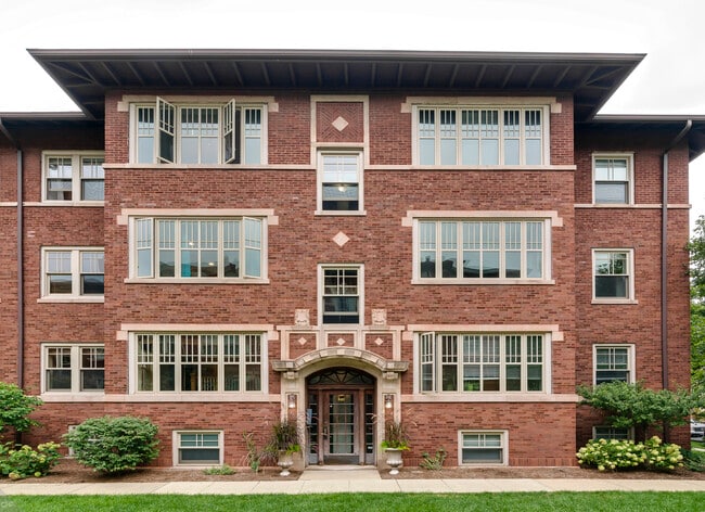 Building Photo - 632 Hinman