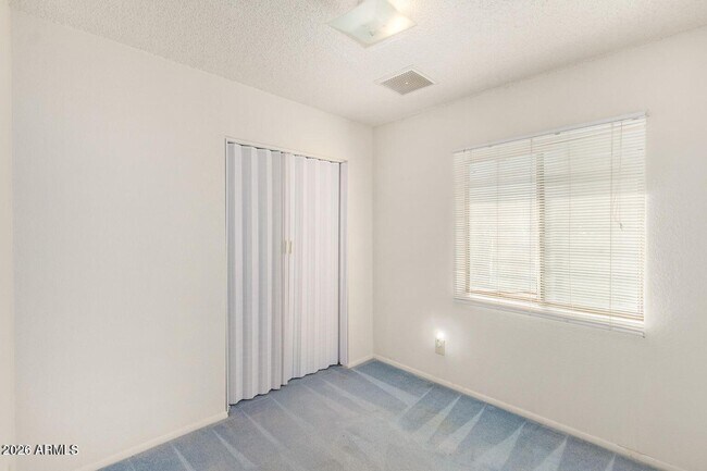 Building Photo - 516 W 9th St