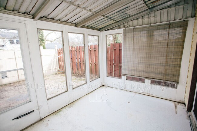 Building Photo - 16 Radnor Ct