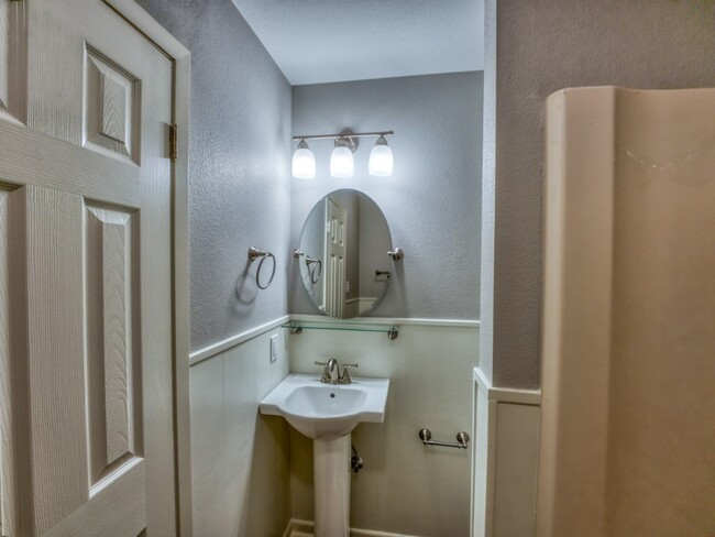 Building Photo - 207 McGee Trail