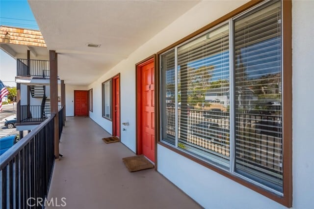 Building Photo - 585 Glenneyre St