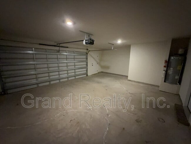 Building Photo - 4395 Village Oak Ln