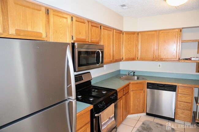 Building Photo - 62 Colleen Ct