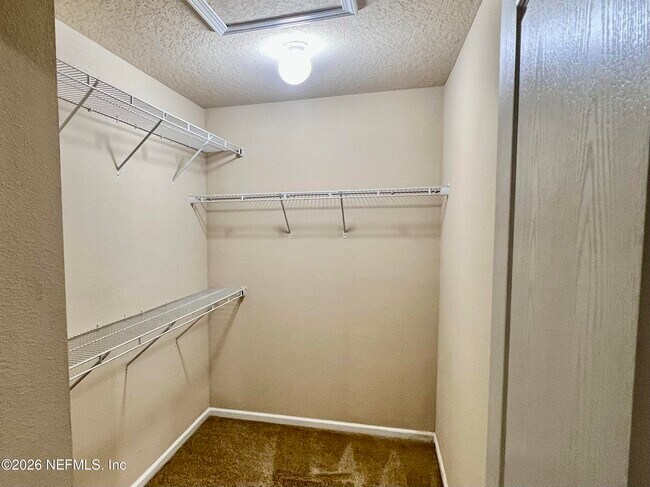 Building Photo - 12454 Itani Wy