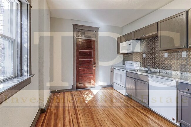 Building Photo - 2704 Park Ave