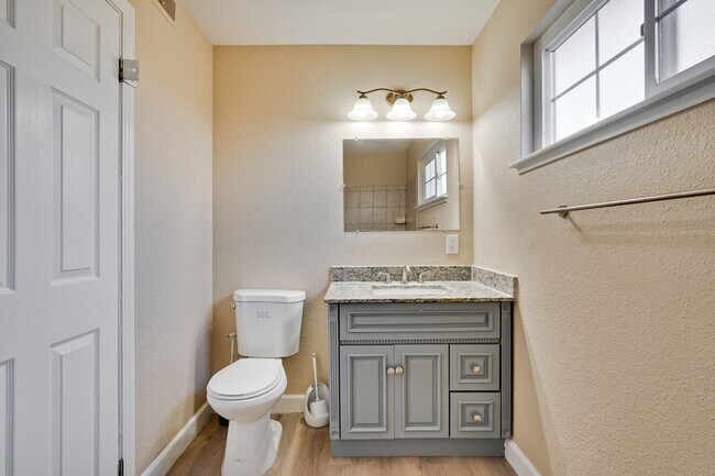 Building Photo - Excellent 2 Bed 1 Bath Home in Santa Clara!