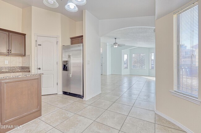 Building Photo - 14325 Woods Point Ave