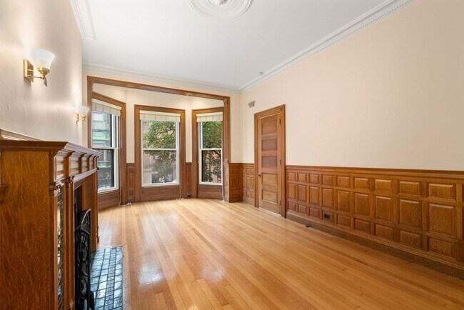 Building Photo - 393 Marlborough St
