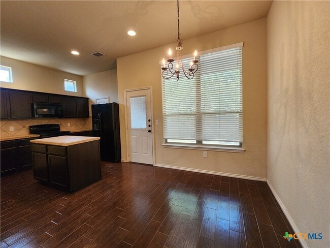 Building Photo - 622 Creekside Cir