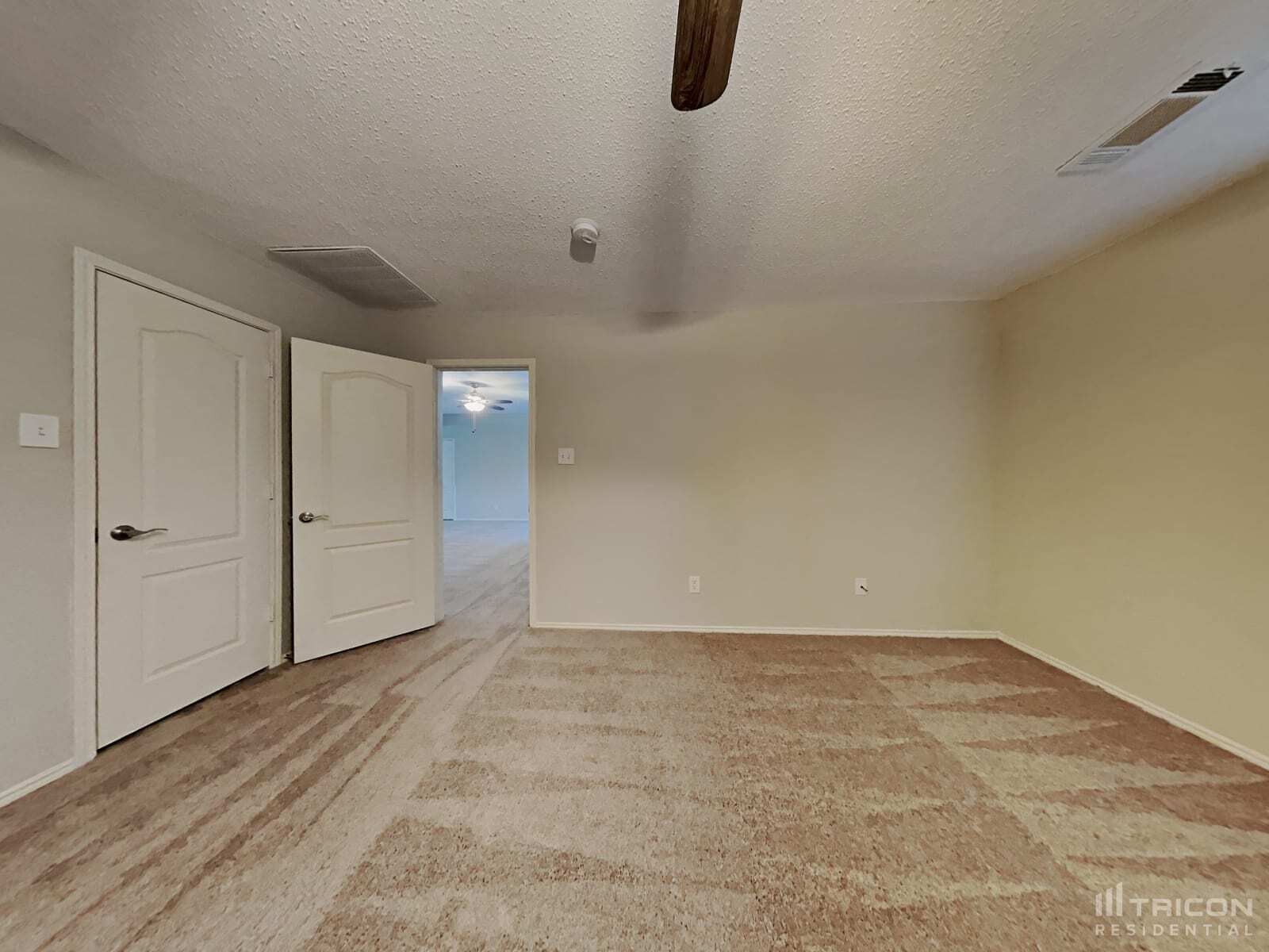 Building Photo - 772 Raven Dr