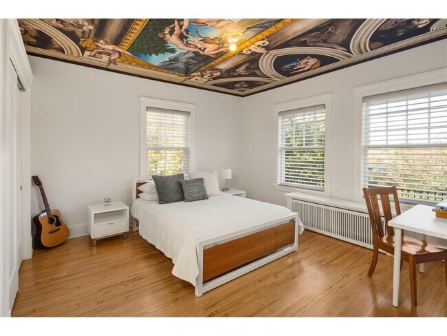 Building Photo - 2700 W Lake of the Isles Pkwy