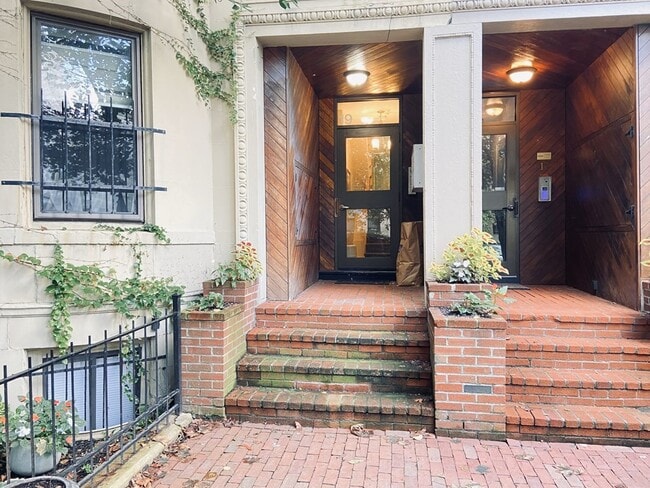 Building Photo - 15 Albemarle St