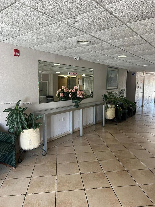 Building Photo - 16465 NE 22nd Ave