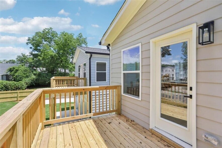 Building Photo - 3189 Jackson St