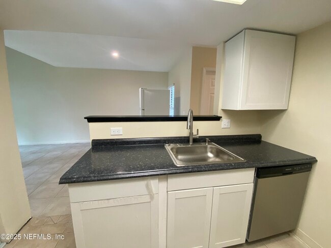 Building Photo - 1290 Wonderwood Dr