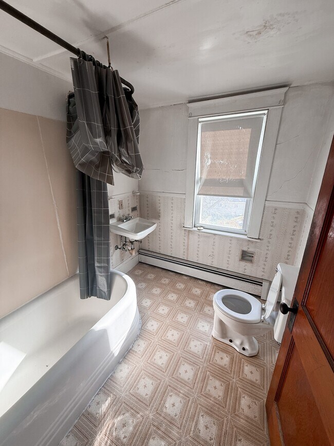 Building Photo - 47 Halifax St