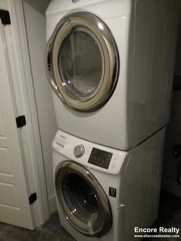 Building Photo - 84 Linden St