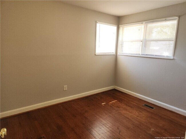 Building Photo - 469 McBain Dr