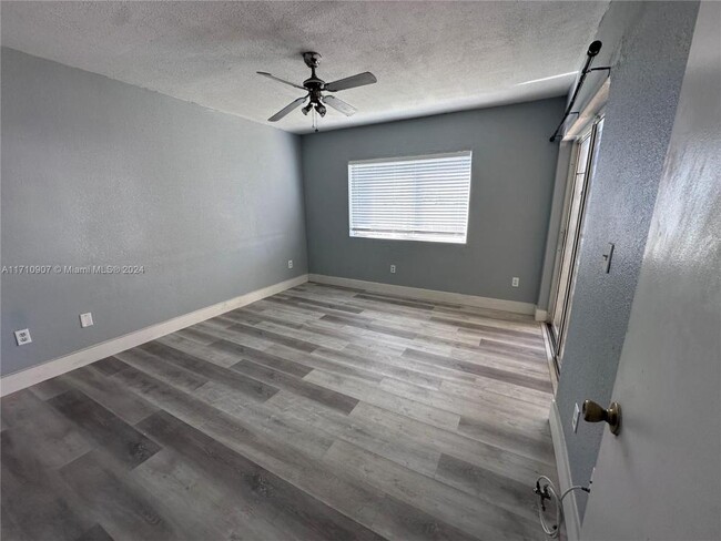 Building Photo - 2 bedroom in Hialeah FL 33015