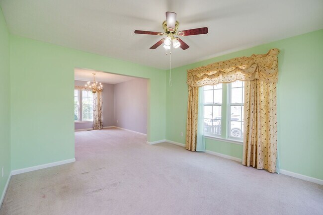 Building Photo - 2233 Oakbrook Blvd