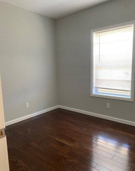 Building Photo - 153 E 23rd St