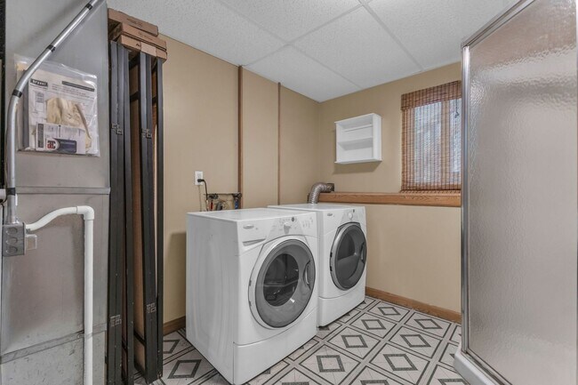 Building Photo - 68 S 1700 W