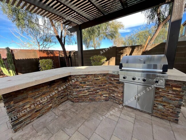 Building Photo - BEAUTIFUL 3 BEDROOM 2 BATHROOM HOME IN PEORIA