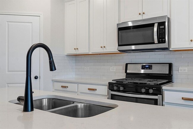 Building Photo - 2807 Rustic Hills Dr