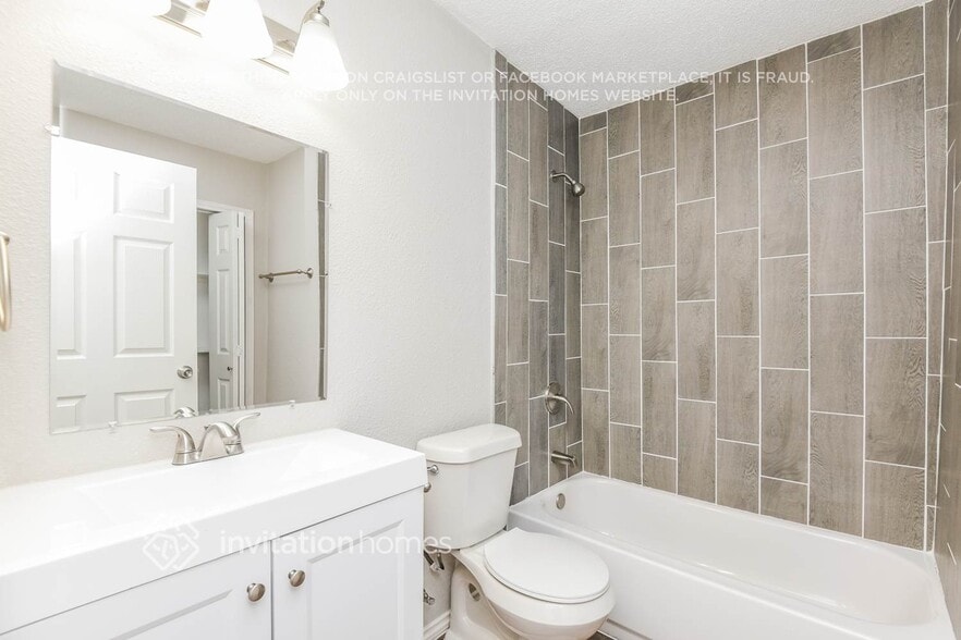 Building Photo - 208 Ennis St