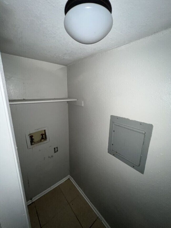 Building Photo - Weston St.